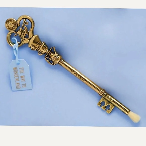 Alice in Wonderland Key to Wonderland Makeup Brush Keepsake Case - Picture 11 of 11